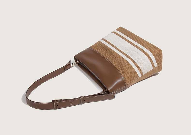 Bolso de mano tipo cubo con nicho de cuero y lona de moda