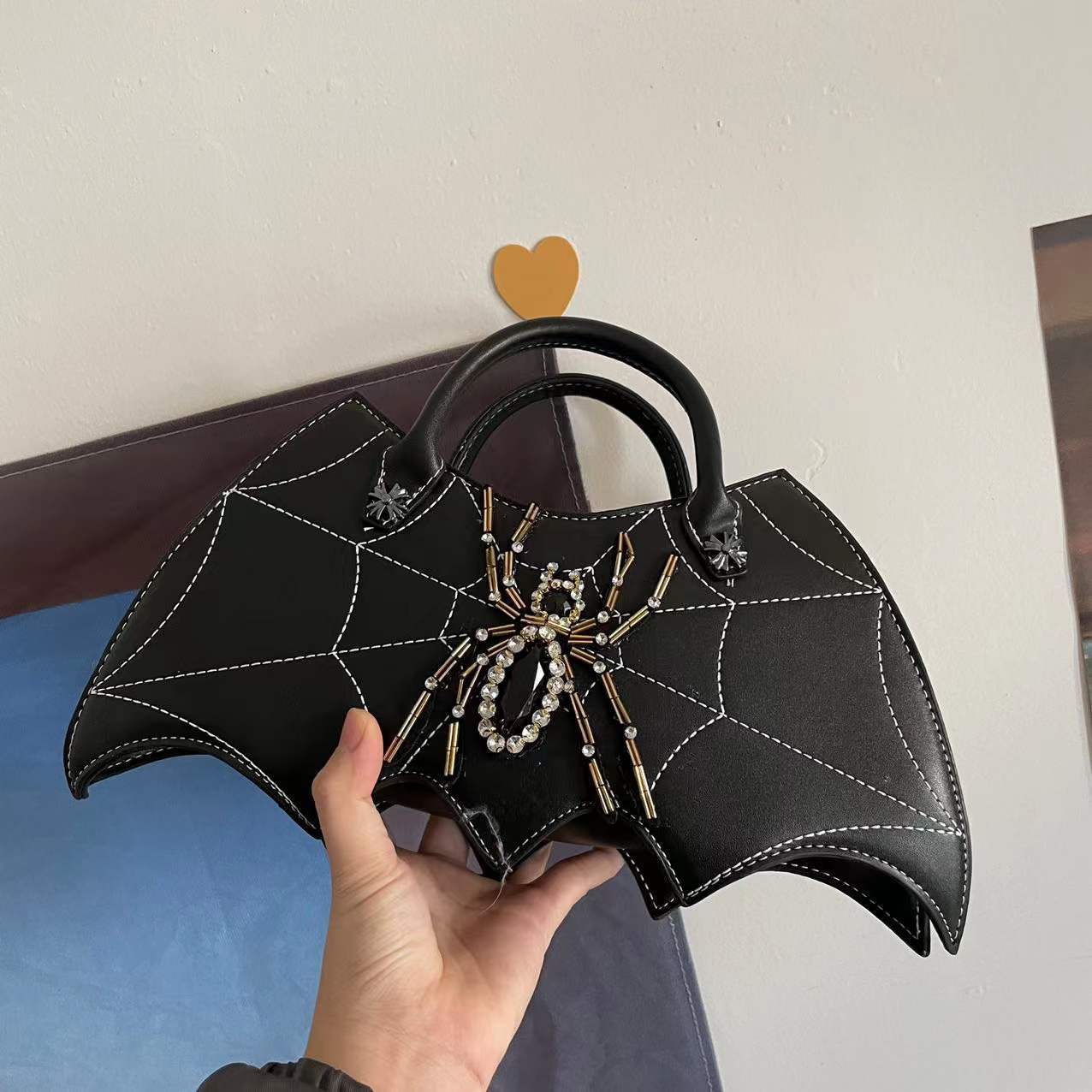 Bolso vintage gótico con telaraña de murciélago oscuro