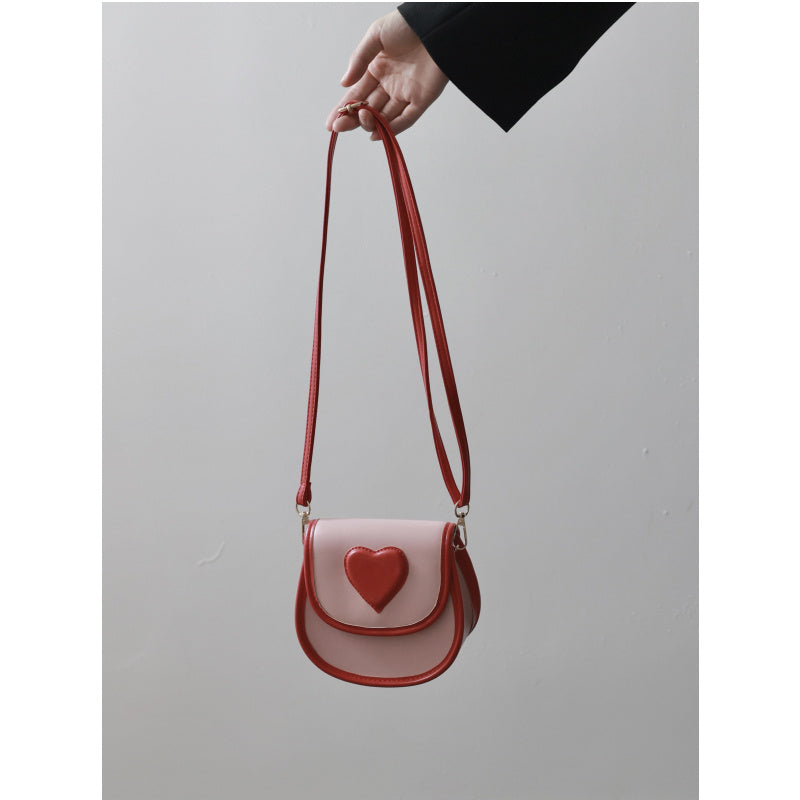 Mini sac messager Love au design de niche texturé