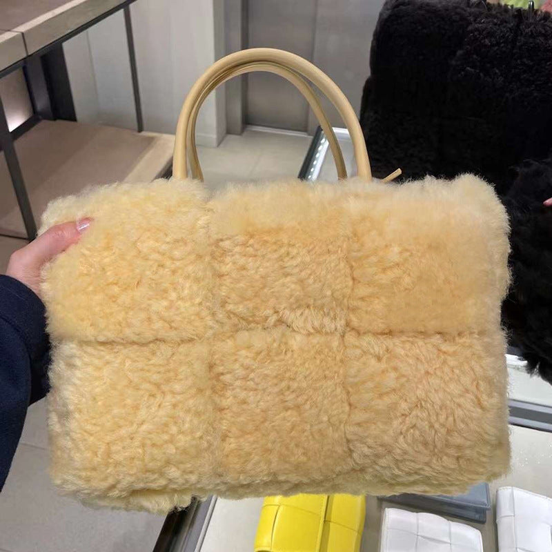 Sac à main tissé de grande capacité en peluche à une épaule