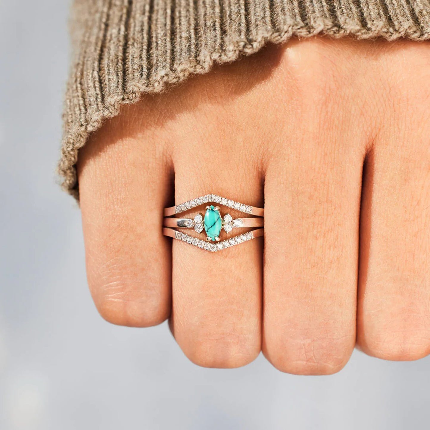 Bague en forme de V avec zircon incrusté de turquoise artificielle