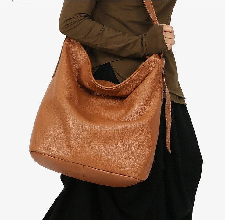 Sac seau simple et polyvalent en cuir de vachette avec première couche de messager à bandoulière