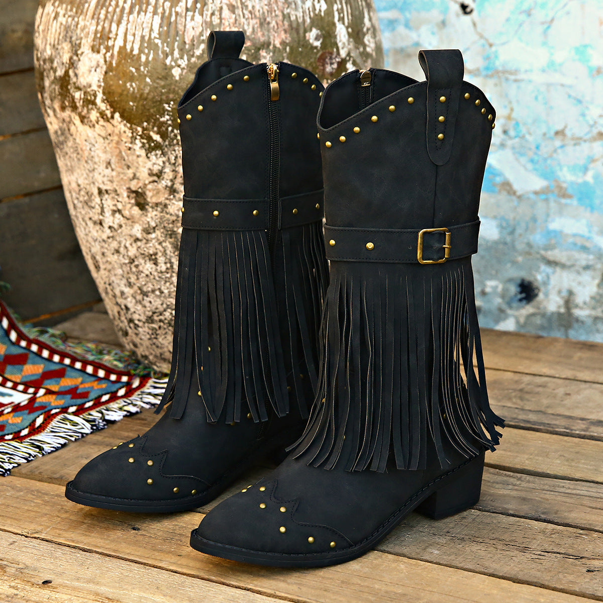 Bottes à pompon rétro avec boucle à rivets, chaussures de conception pour femmes, chaussures d'hiver à la mode, bottes western chevalier à talon carré mi-mollet