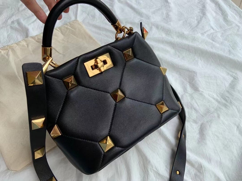 Bolso de mujer nuevo bolso de remaches de personalidad de alta gama