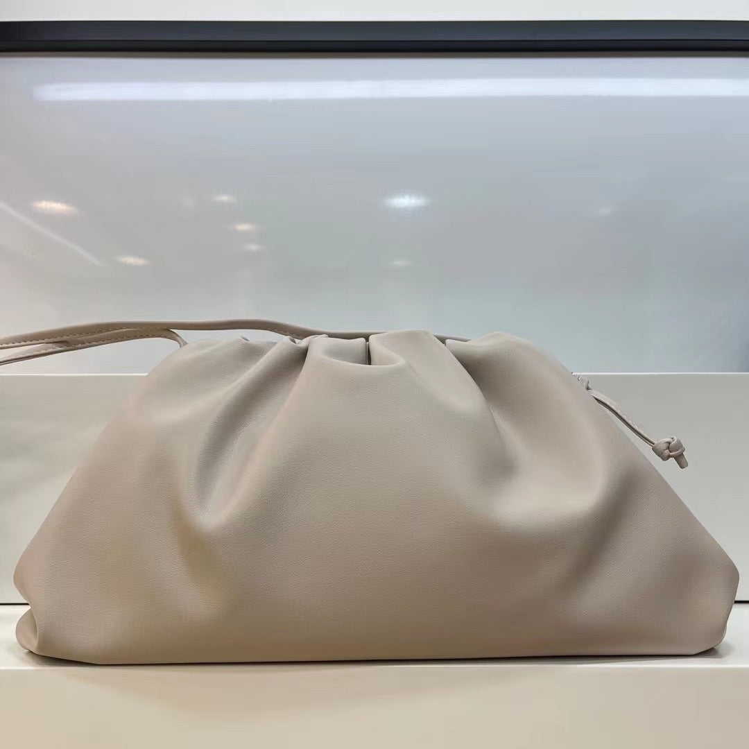 Sac à main en cuir à une épaule et bandoulière plissée en forme de nuage