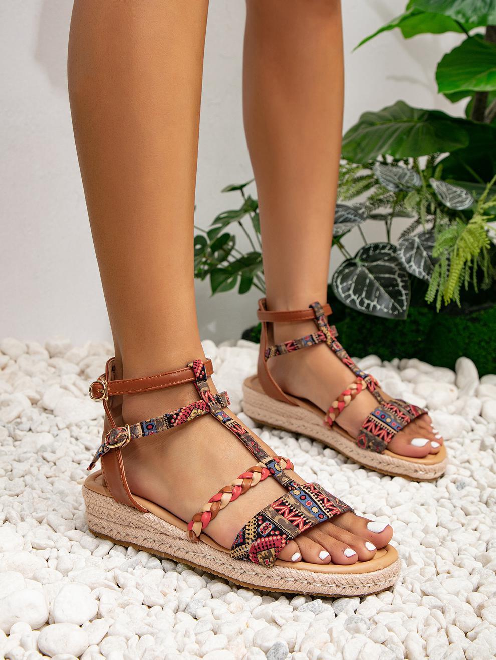 Sandalias romanas de mujer con flores y suela plana de estilo étnico