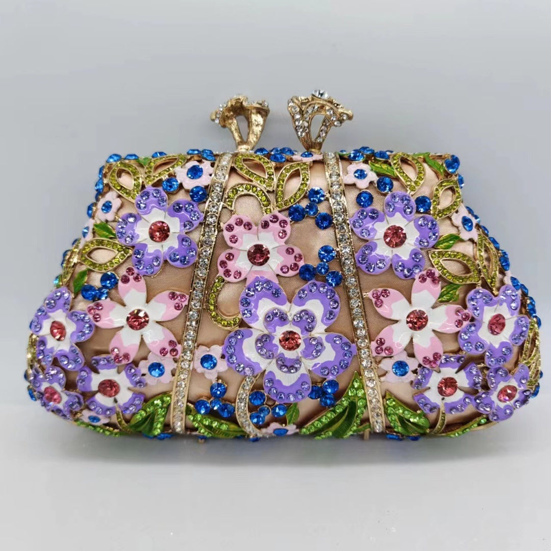 Bolso de noche con flores de color esmaltado y diamantes que gotea aceite