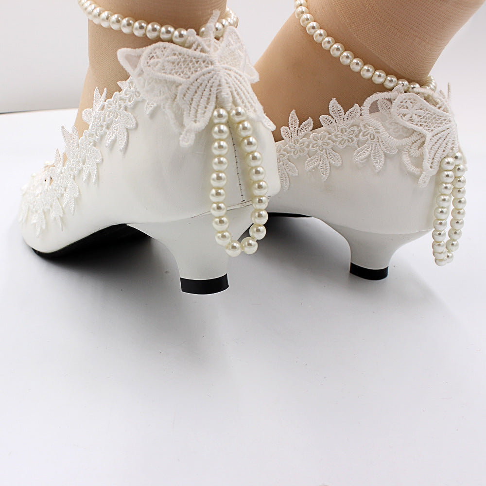 Zapatos de boda blancos sencillos de tacón bajo para mujer