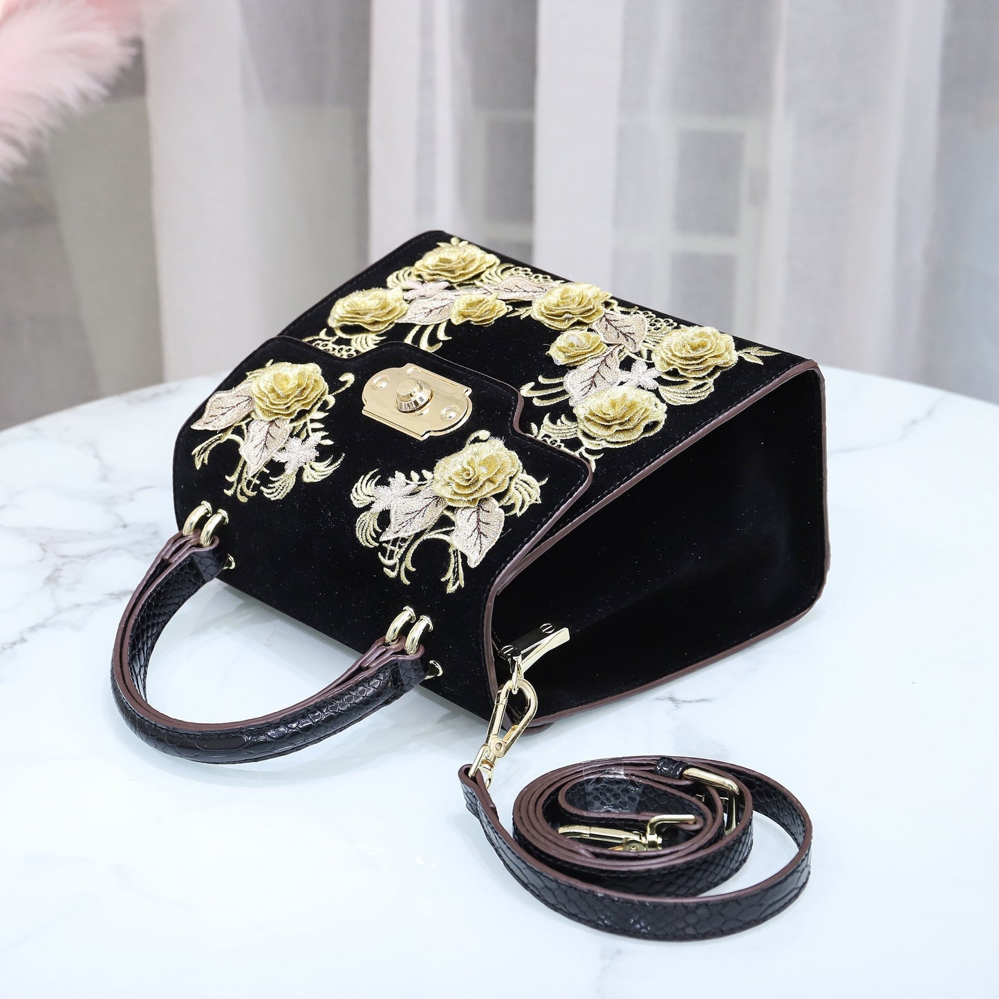 Sac messager portable à fleurs brodées pour femme