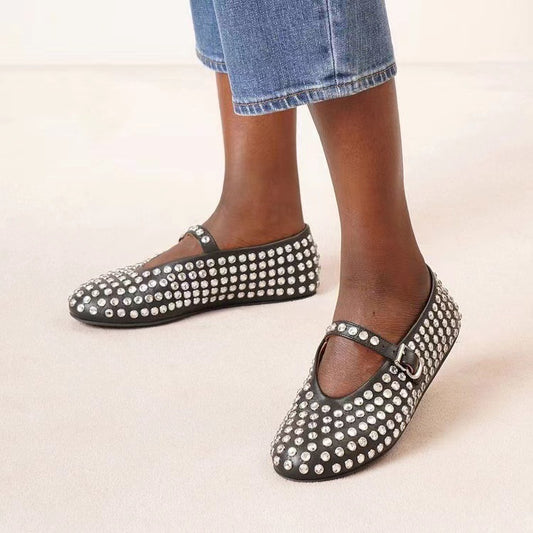 Chaussures à bout rond avec rivets et diamants