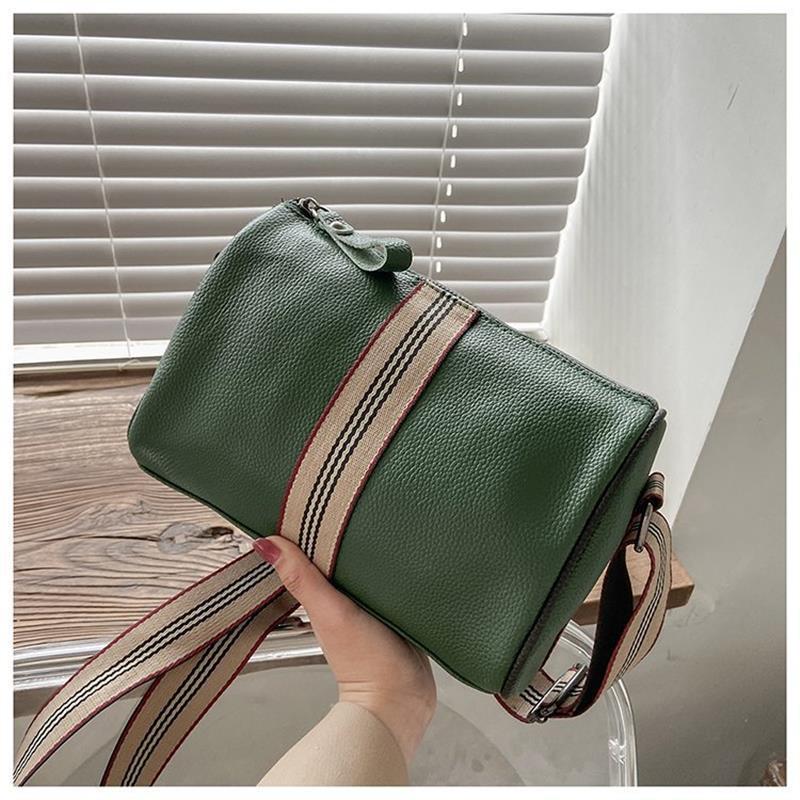 Retro Large-capacity Simple Cowhide One-shoulder Messenger Casual Bag