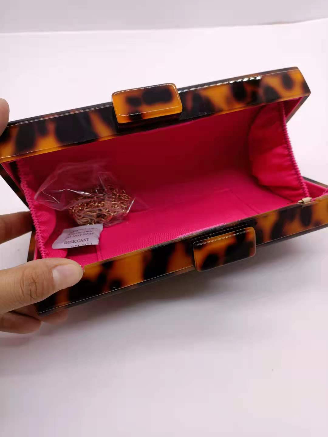 Bolso de mano para banquete con estampado de leopardo y acrílico color ámbar