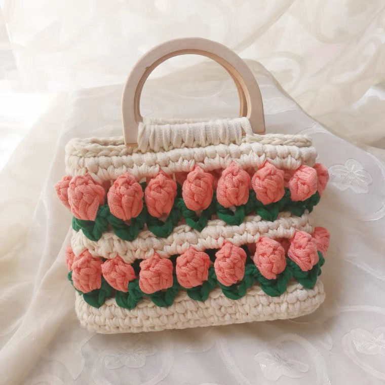 Bolsos de mano con tulipanes para tejer a crochet en tendedero