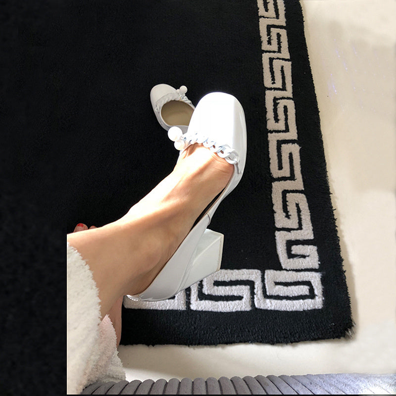 Chaussures blanches en cuir verni à bouche peu profonde pour femmes élégantes