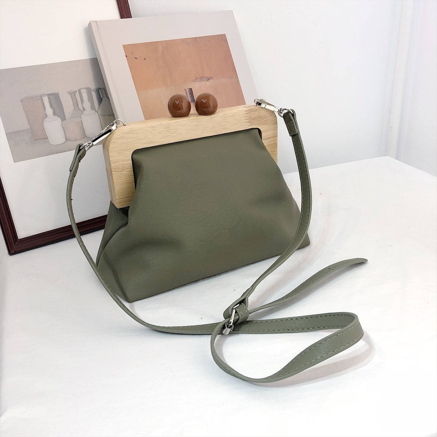 Pochette à clip en bois pour sac à main en cuir souple