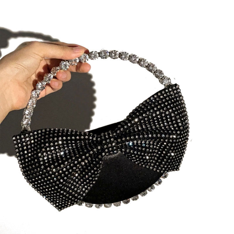 Le même sac avec un nœud de pochette en diamant