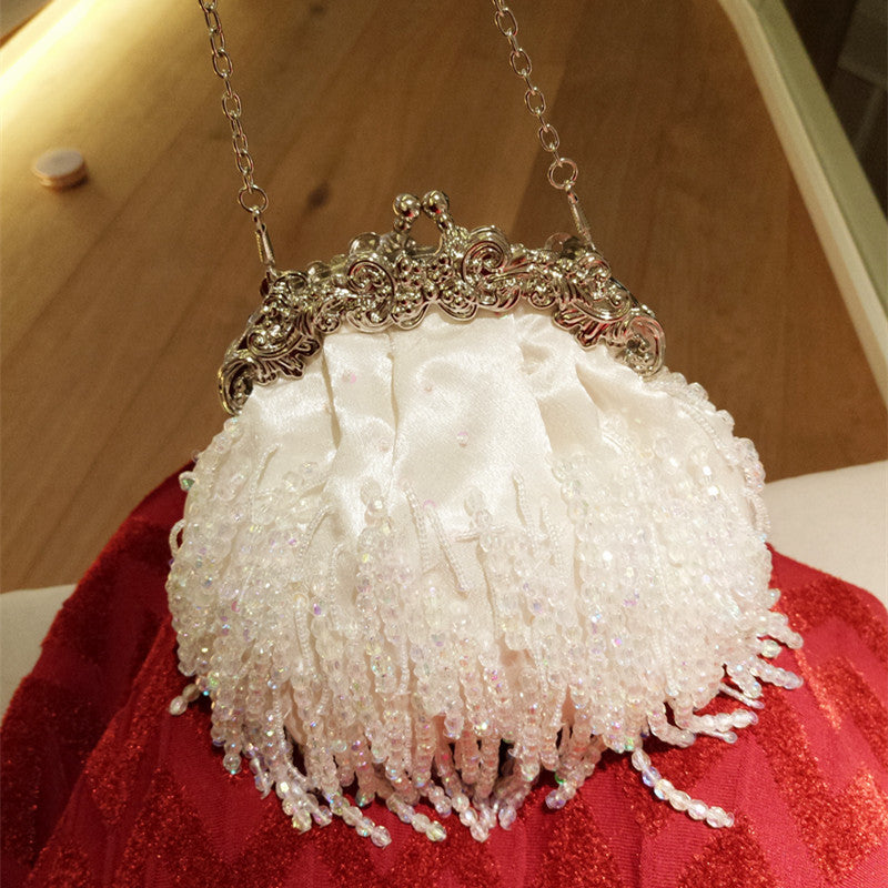 Sac de mariée brodé de perles fait à la main