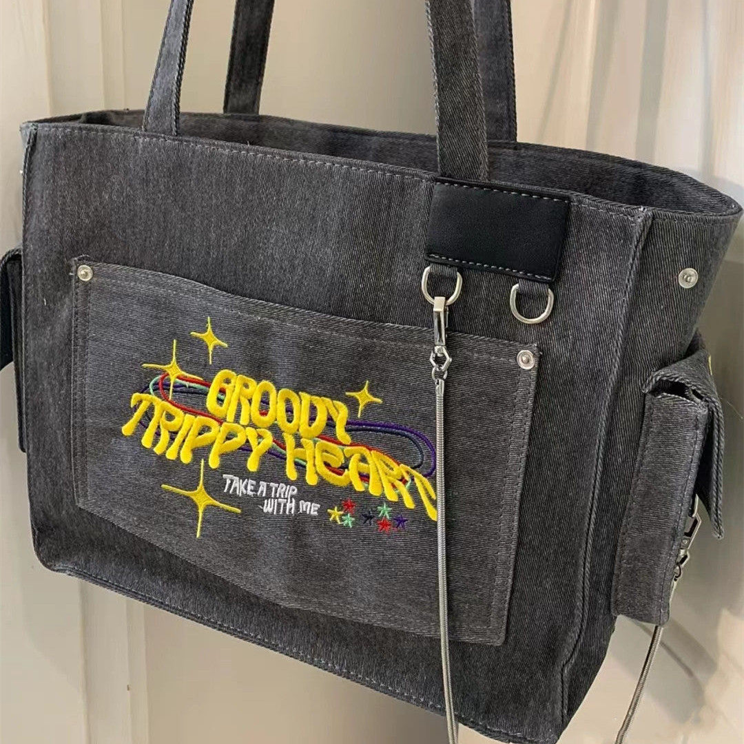 Sac fourre-tout léger en toile lavée brodée et monogrammée de Niche Trendy