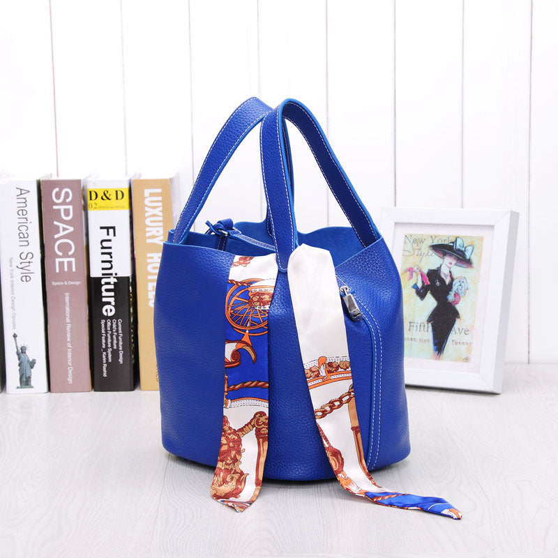 Bolso de mano de piel de gran capacidad con estampado de lichi