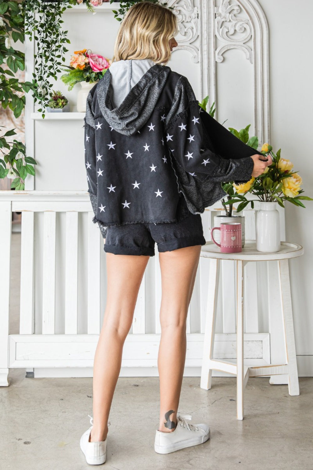 Chaqueta vaquera con capucha y bordado de estrellas Veveret