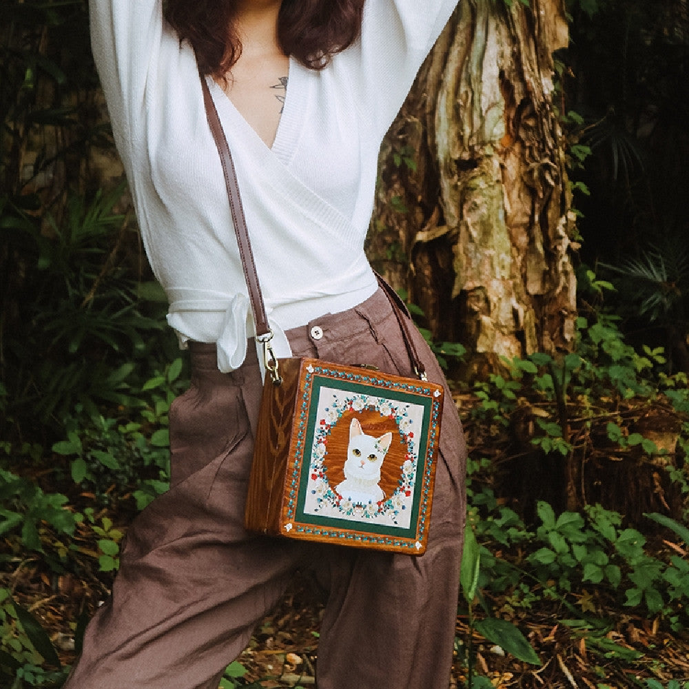 Bolso bandolera con diseño original de literatura y arte mori impreso que combina con todo