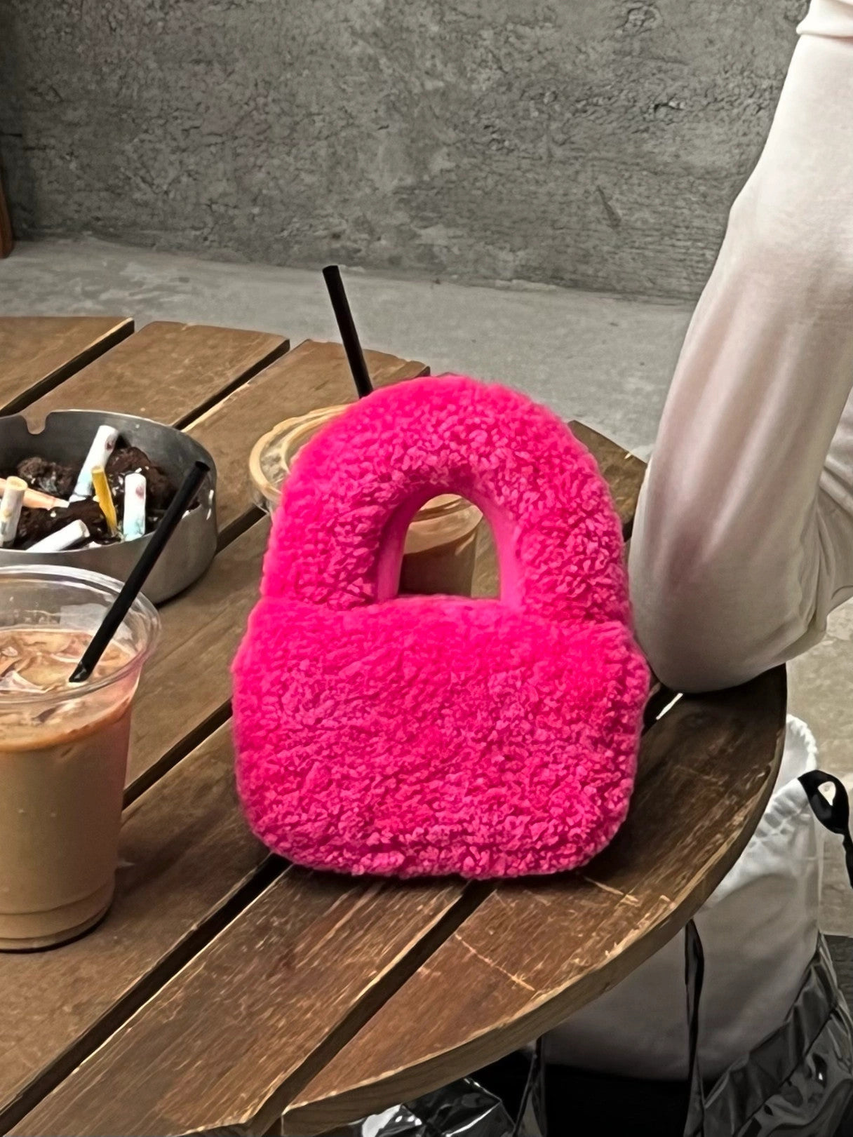 Bolso bandolera de un solo hombro con peluche de cordero en miniatura de invierno