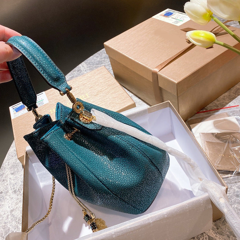 Bolso tipo cubo clásico para mujer con cabeza de serpiente esmaltada