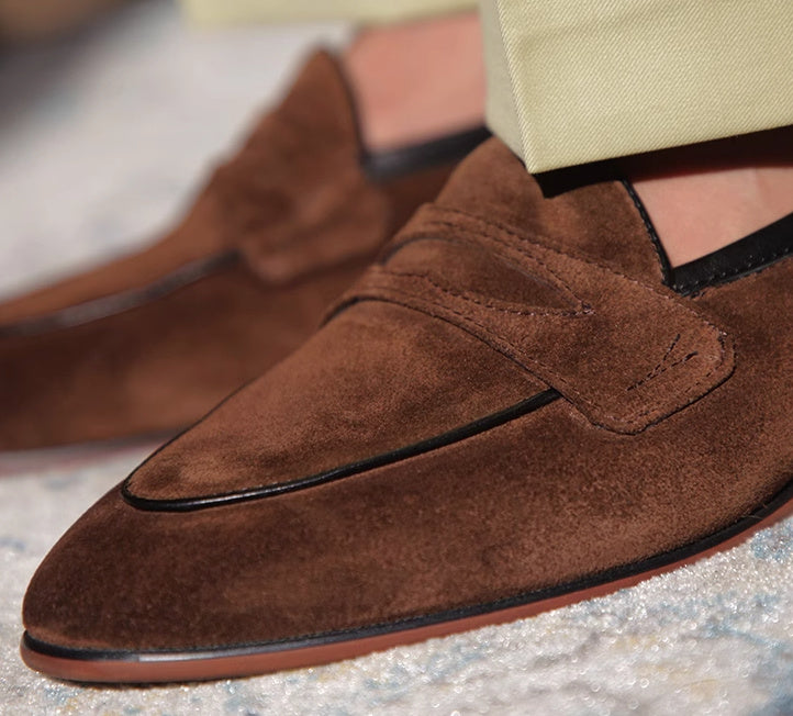 Chaussures pour hommes de style britannique avec bout carré en daim