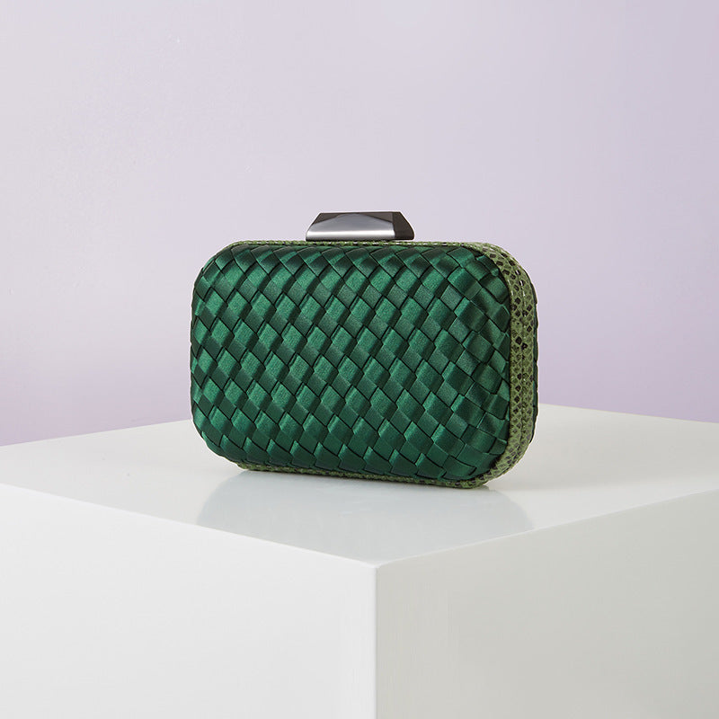 Bolsa para ropa de mujer hecha a mano con tejido serpentino