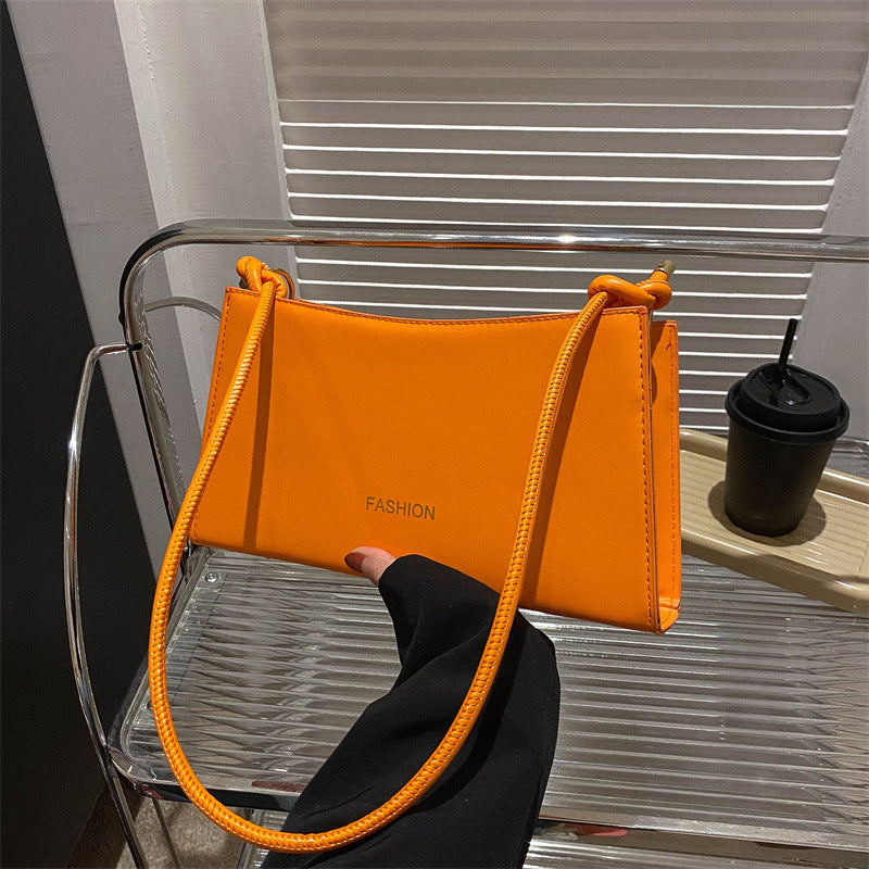 Bolso de hombro sencillo con personalidad francesa en color caramelo para mujer debajo del brazo