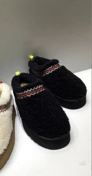 Chaussures en peluche à semelles épaisses pour femmes