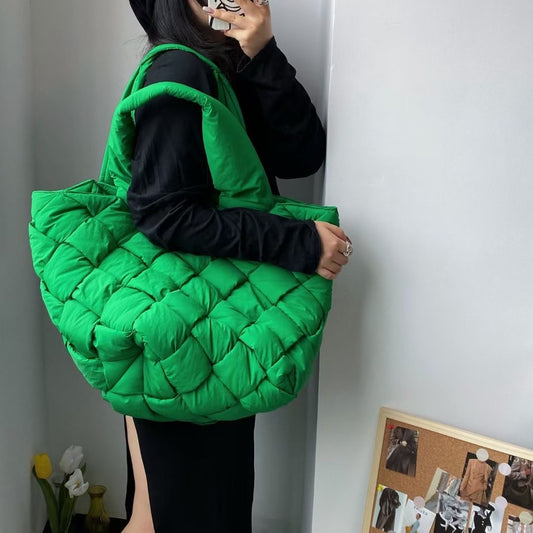 Nuevo bolso femenino de costura tejida con relleno de plumón para otoño e invierno