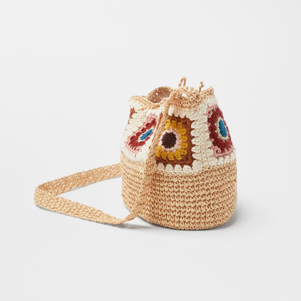 Bolso de paja de crochet con un solo hombro cruzado