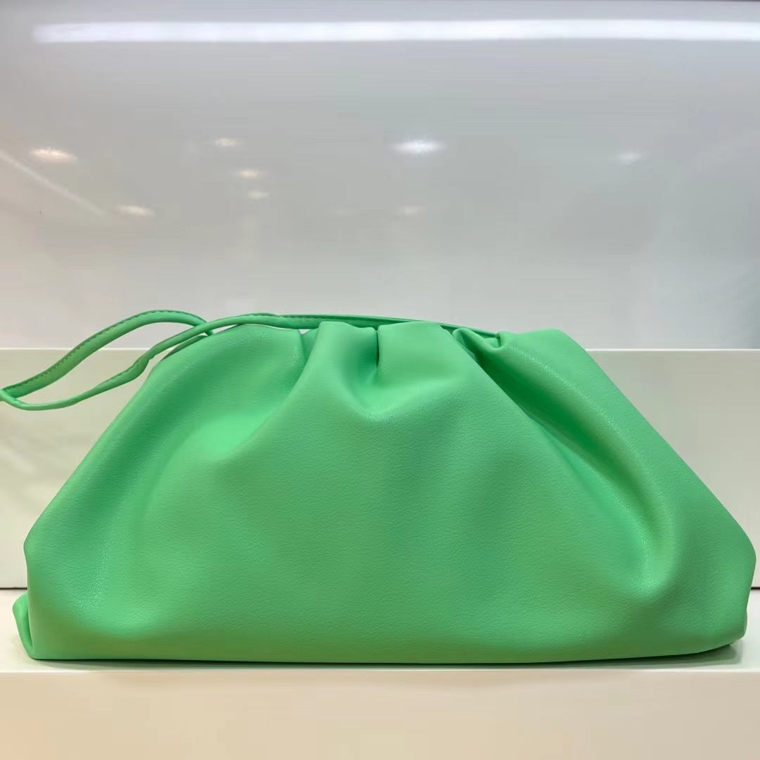 Sac à main en cuir à une épaule et bandoulière plissée en forme de nuage