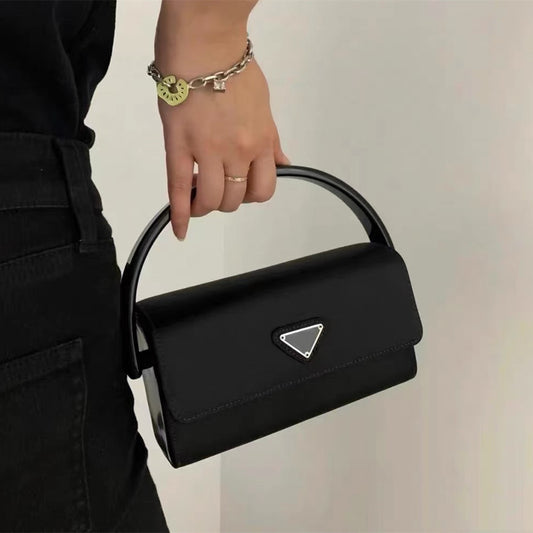 Bolso de mano cuadrado de nailon con forma de caja oscura y versátil