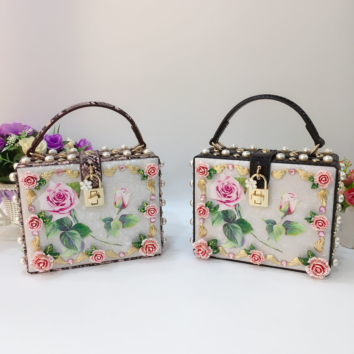 Bolso bandolera portátil estilo occidental con hebilla de bloqueo y diseño de serpiente, con flores blancas, rosas y perlas