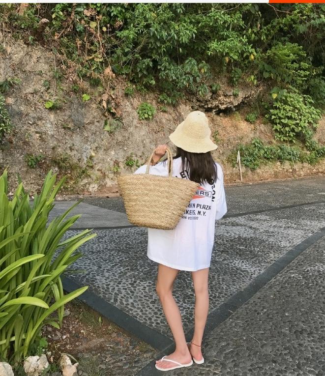 Bolsa de playa popular, sencilla y generosa, un buen ayudante para las vacaciones