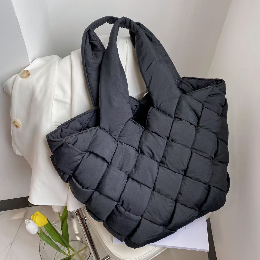 Nuevo bolso femenino de costura tejida con relleno de plumón para otoño e invierno