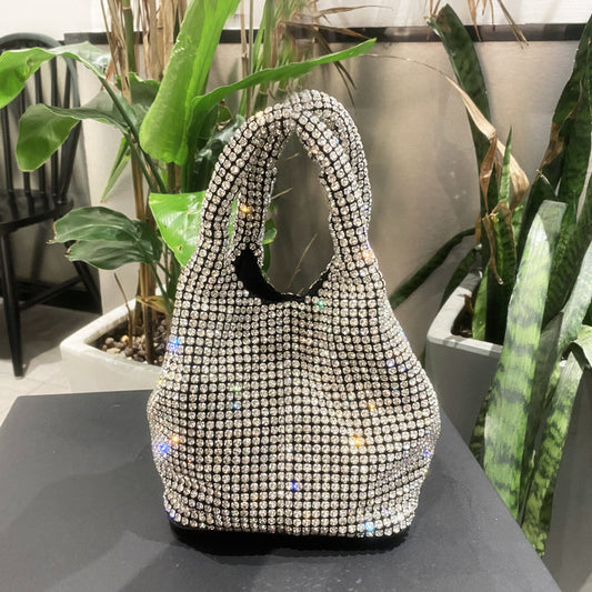 Sac seau avec gilet et chaîne en strass