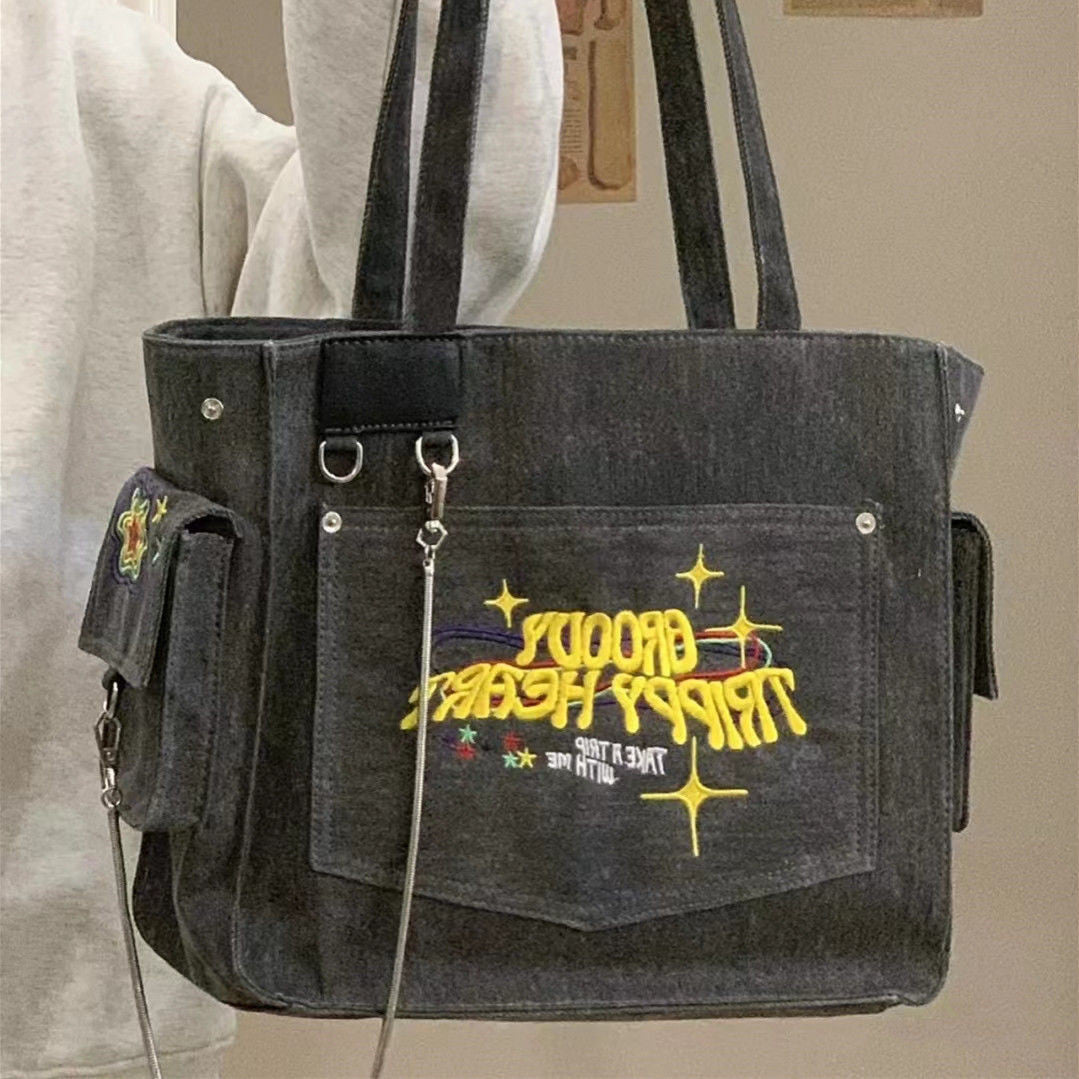 Sac fourre-tout léger en toile lavée brodée et monogrammée de Niche Trendy