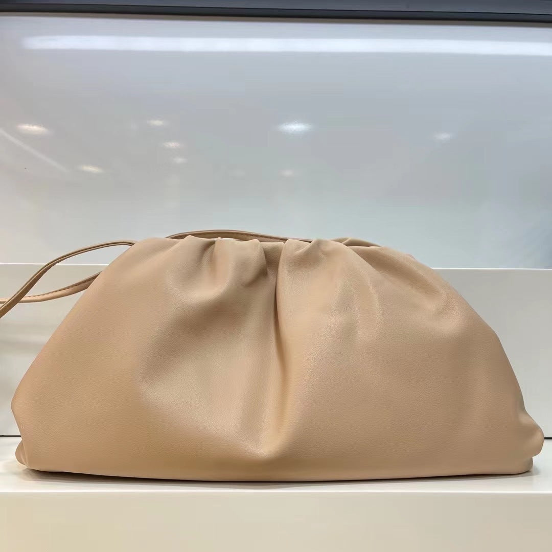 Sac à main en cuir à une épaule et bandoulière plissée en forme de nuage